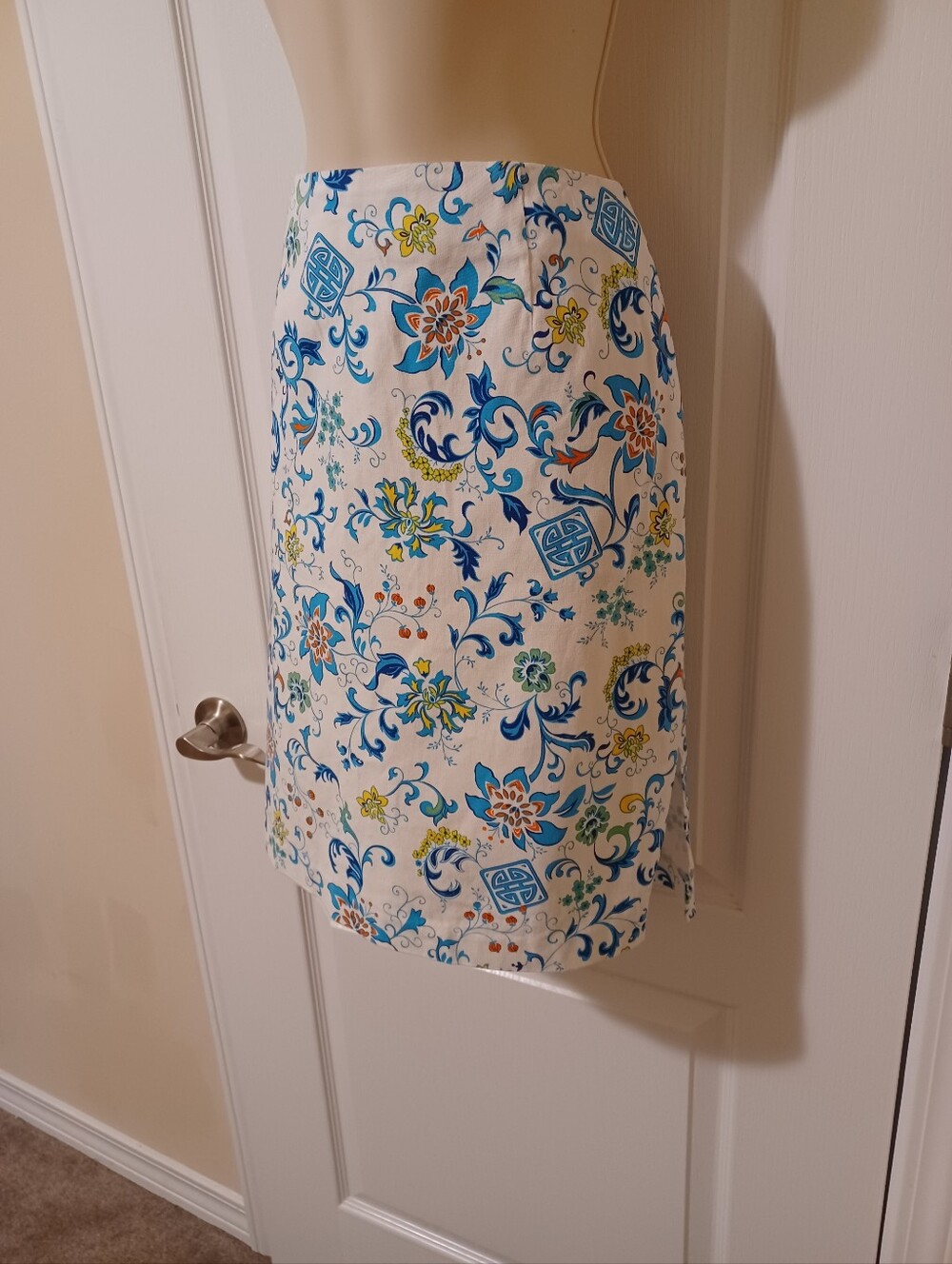 White Floral-Print Pencil Skirt in Blue and Teal - Picture 12 of 13